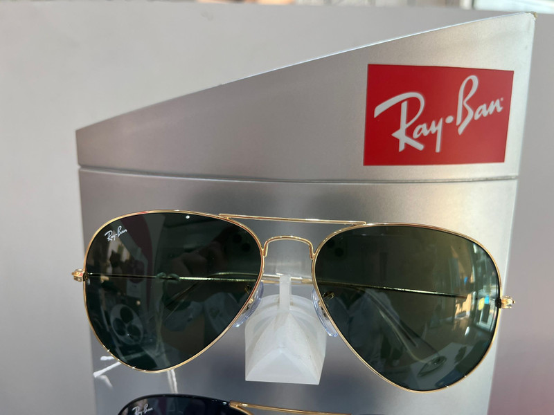 Gafas de sol Ray-Ban Aviator Classic – Montura dorada y lentes oscuras