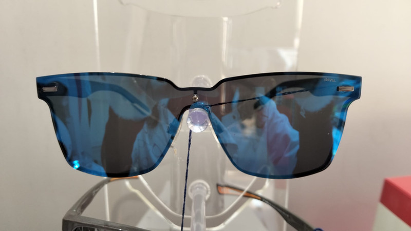 Gafas de sol INVU deportivas con lentes azules polarizadas y protección UV 100%
